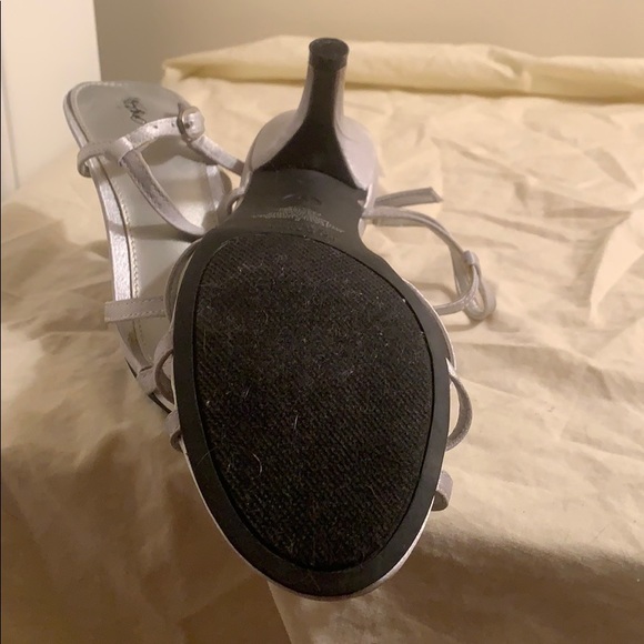 Mossiuo Size 6 formal heels. - Picture 2 of 2